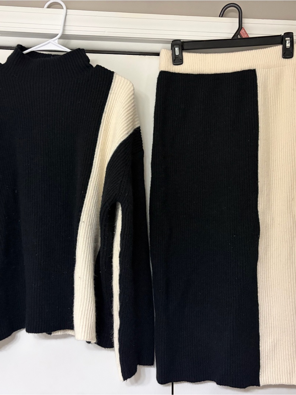Commense Black & Cream Colorblock Ribbed Sweater Set - Picture 9 of 12
